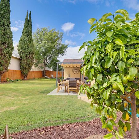 Sunny Oceanside Home With Patio, 5 Mi To Downtown! Exterior photo