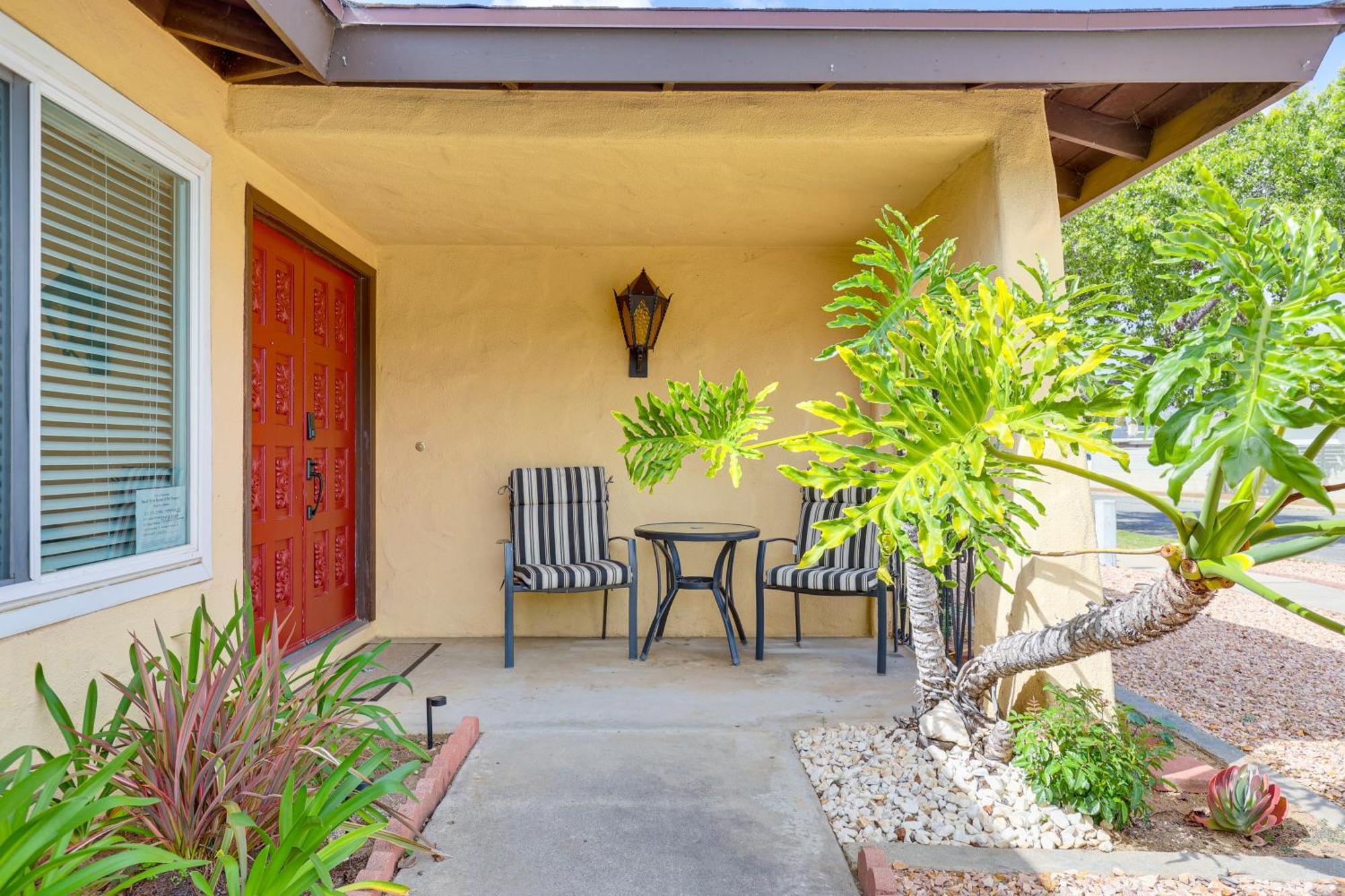 Sunny Oceanside Home With Patio, 5 Mi To Downtown! Exterior photo