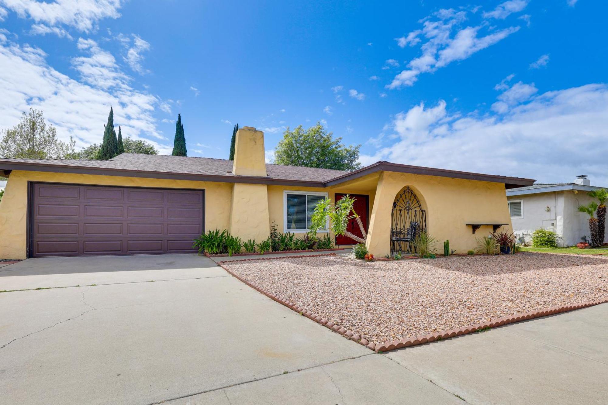 Sunny Oceanside Home With Patio, 5 Mi To Downtown! Exterior photo