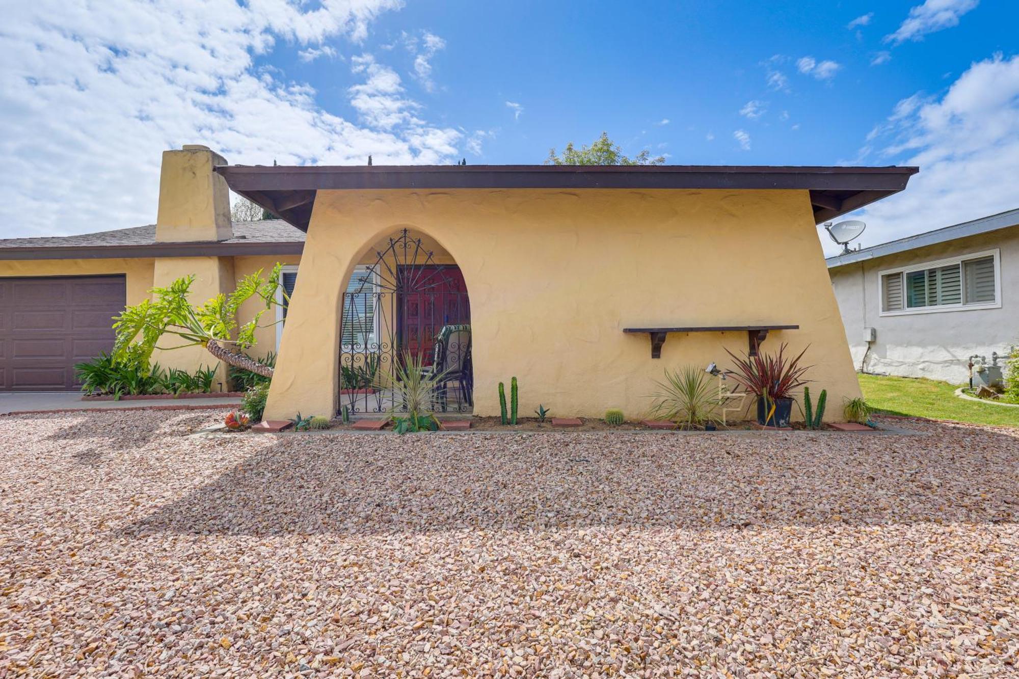 Sunny Oceanside Home With Patio, 5 Mi To Downtown! Exterior photo